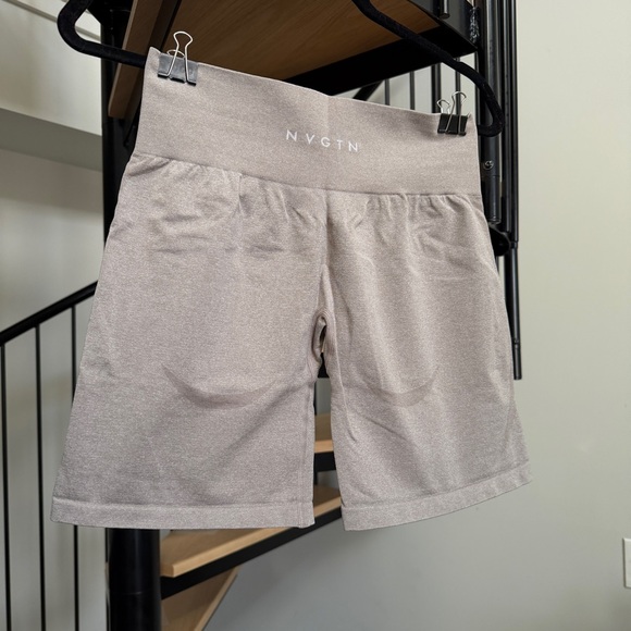NVGTN Contour Seamless Shorts - Taupe - Picture 2 of 5